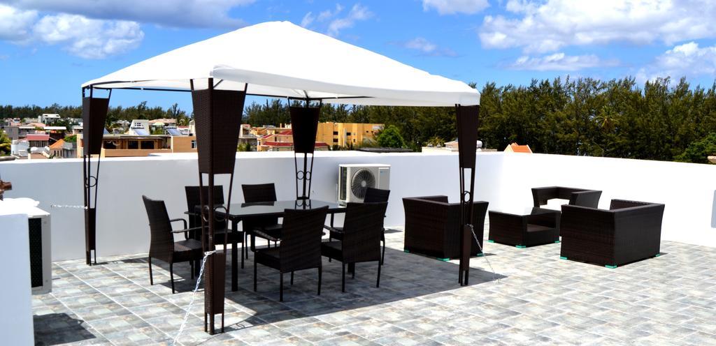 Flic En Flac Beach Penthouse 외부 사진