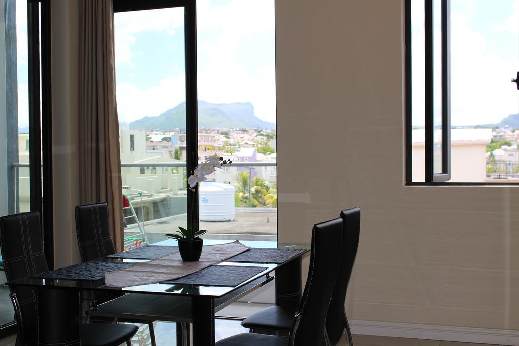 Flic En Flac Beach Penthouse 외부 사진