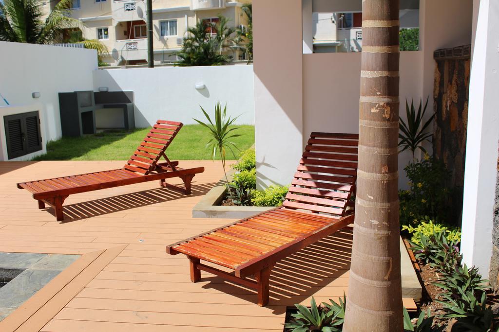 Flic En Flac Beach Penthouse 외부 사진